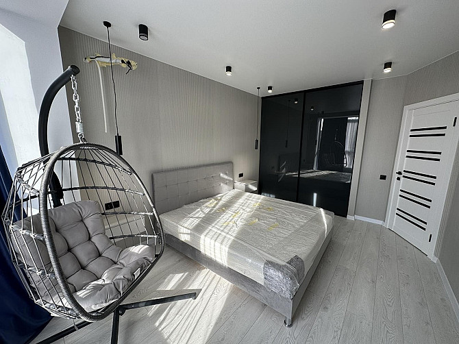 Продам 1 кімнатну сучасну нову квартиру 39 м2, 20 хв метро Академміст Софіївська Борщагівка - зображення 1