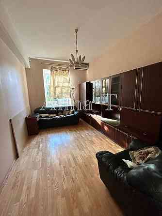 Продам 4-х кімнатну квартиру в центрі міста. Дніпро