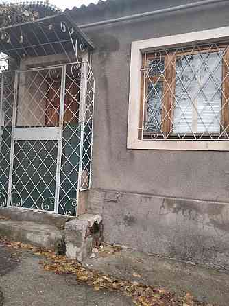 Продам 1 кім.35м + фасад з підвалом 35м-15000 у.о Миколаїв