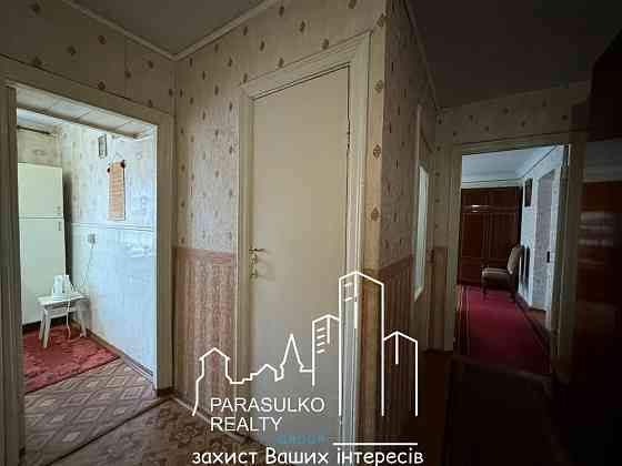 Продам простору 3-и кімнатну квартиру в центрі міста Каменец-Подольский