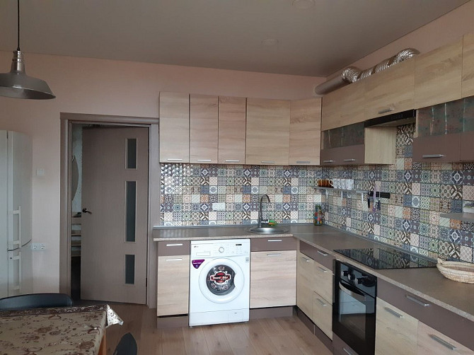 Сдам 1 комнатную квартиру- 55 м2  новый дом Черноморск - изображение 2