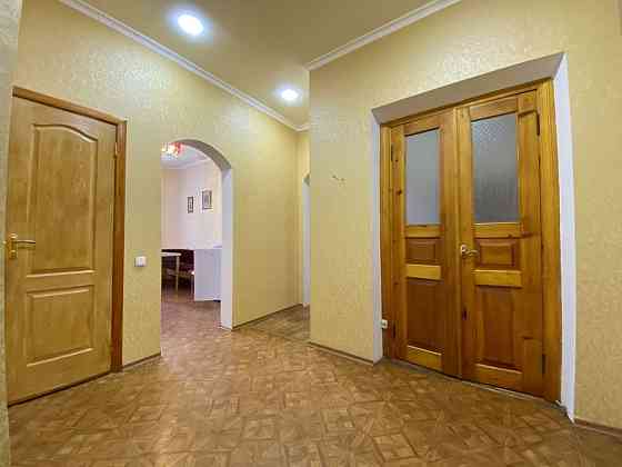 Продам 4 кімнатну квартиру, 98 м2,біля парку Олександрія. Белая Церковь