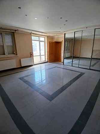 Термінова продаж 5 кімнатної квартири 210 квадратів (620$ кв.м.) Ужгород