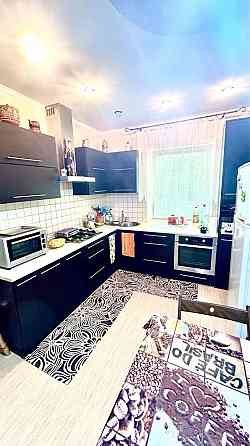 Продам велику 2х рівневу квартру з подвірям Каменец-Подольский