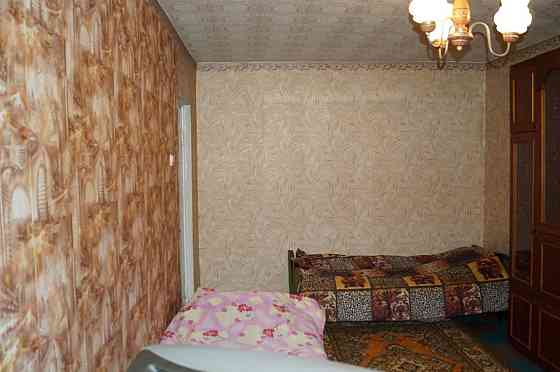 Продам двух комнатную на Усова 
Розташована в центральн Кам`янське (Нікопольський р-н)