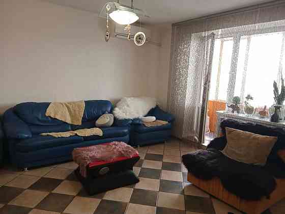Продам 3 кімнатну кв м Захисників України новий будинок середн поверх Харьков
