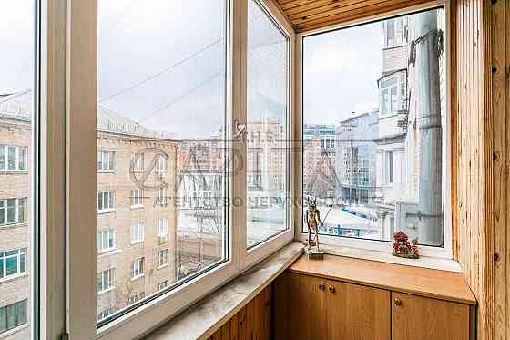 Купити 3-кімнатну, Печерськ, сталінка, ГАЗ, ліфт є, квартира в центре Киев