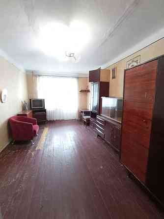 В продаже 2к.к-ра, центр города, тёплый кирпичный дом,средний этаж Чорноморськ