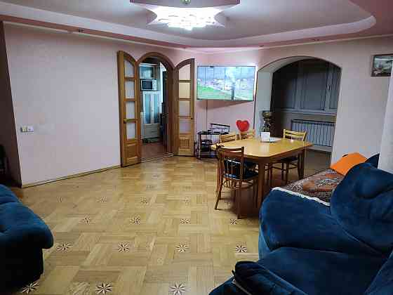 4к.кв. 100 кв.м., район Метро,  просп. Гагарина Kharkiv