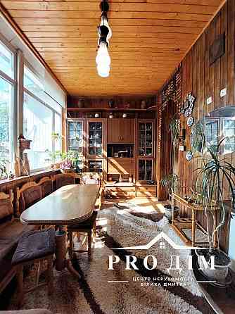 Квартира з меблями, власною прибудинковою територією і гаражем Кам`янець-Подільський
