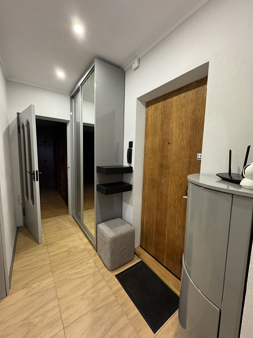 Продам 2-кімнатну квартиру. Троєщина. Вул. Сержа Лифаря 5 Погреби - зображення 3