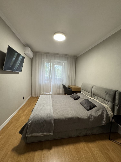 Продам 2-кімнатну квартиру. Троєщина. Вул. Сержа Лифаря 5 Погреби - зображення 1