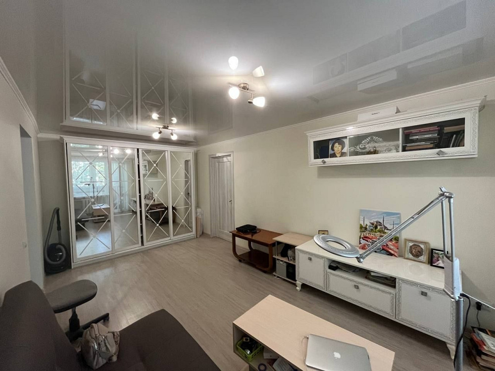 Сдам 2к.к-ру длительно,центр,без выселения летом,свет не отключают! Черноморск - изображение 2