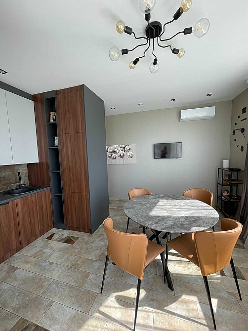 Трехкомнатная квартира на ул.Литературная. ЖК 35 Жемчужина Одесса - изображение 1