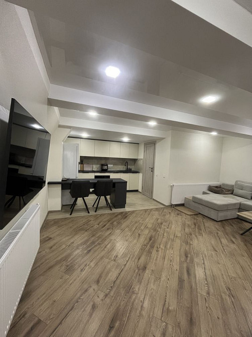 Квартира з окремим входом і євроремонтом Чернівці - зображення 1