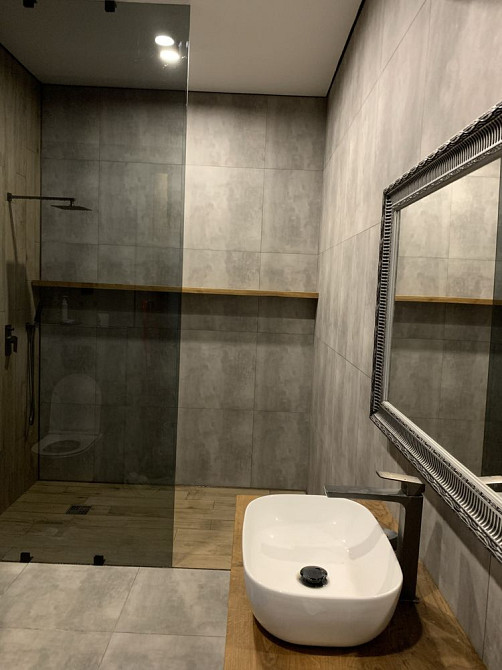 Яскрава 3х кімнатна квартира в центрі міста Херсон - зображення 2