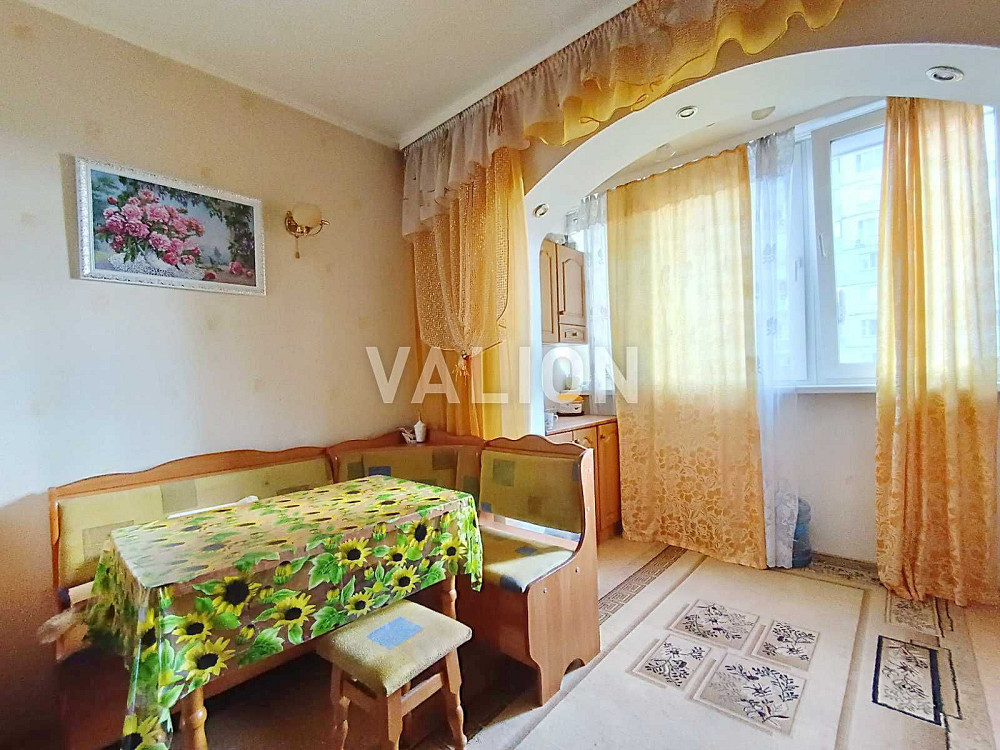 Продаж просторої 3к квартири, вул. Бажана 9Ж, Дарницький район Київ - зображення 1