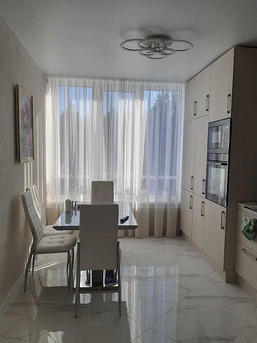 3 кімнатна з гарним ремонтом, меблями, технікою Центральний парк! Ірпінь - зображення 1