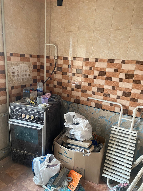 Продам невеличку 1-кім.кв з 70% ремонту у самому центрі. . Лозова - зображення 5