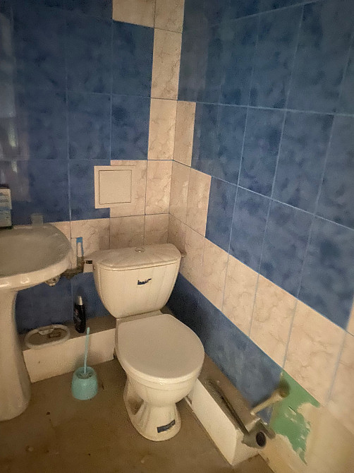 Продам невеличку 1-кім.кв з 70% ремонту у самому центрі. . Лозова - зображення 1