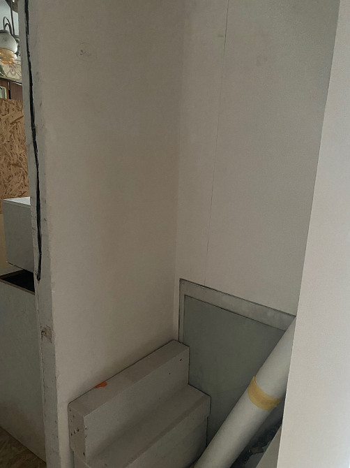 Продам невеличку 1-кім.кв з 70% ремонту у самому центрі. . Лозова - зображення 3