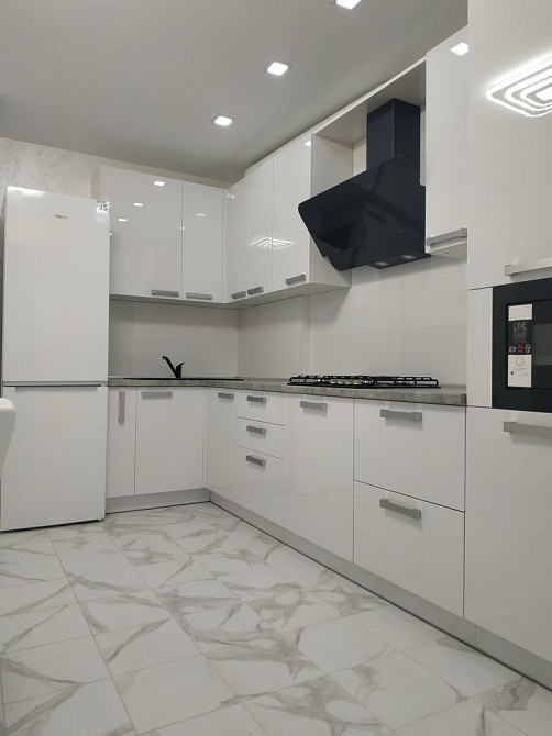 Аренда Большая 1 ком кв 48 м2 жк Карат,ул Университетская 2ф Ирпень - изображение 1