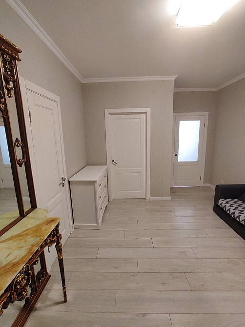 Центр  Шикарна однокімнатна квартира. Вишневое - изображение 4