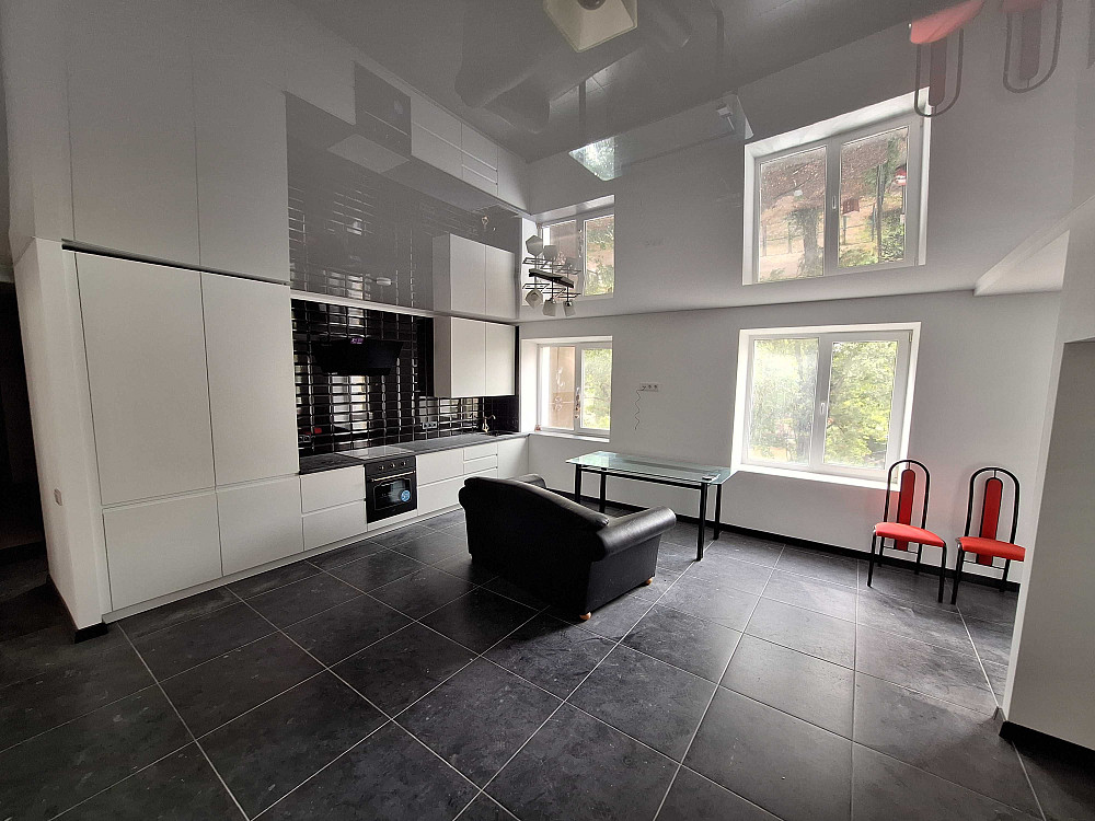 3кім. 156кв.м 4 поверх. р-н Автовокзал Кам`янське (Нікопольський р-н) - зображення 1