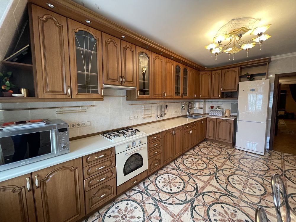 Аренда Ярославский переулок 7/9 Контрактовая паркинг Киев - изображение 1