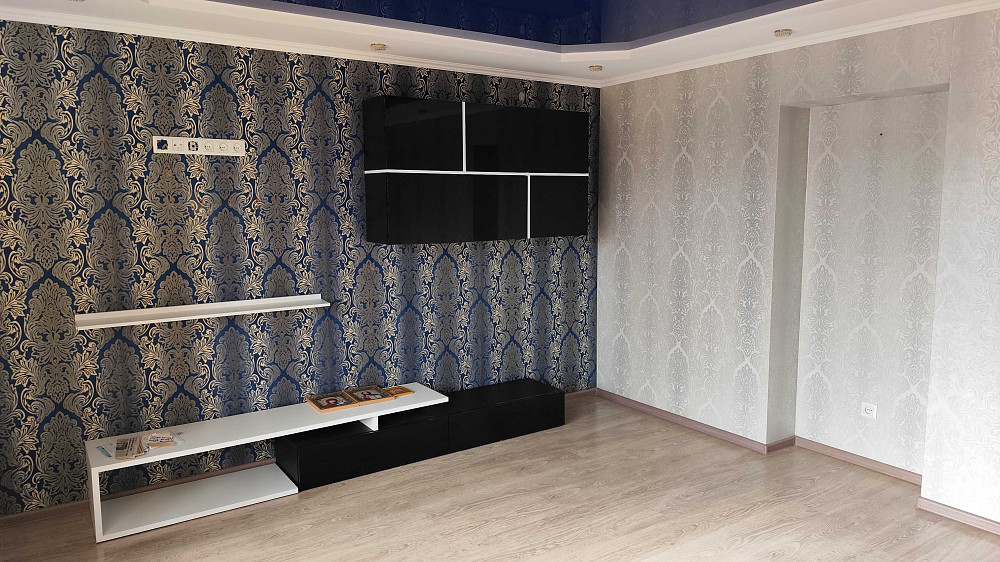 Продам 4-х кімнатну квартиру Нововолынск - изображение 1