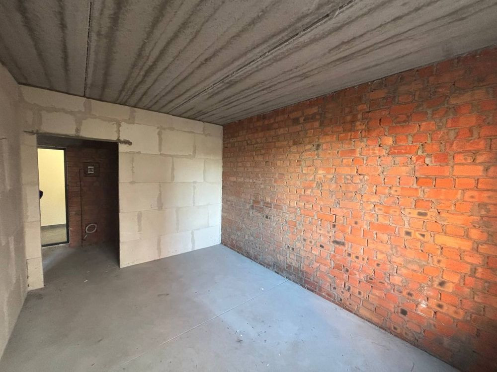 Продаю 1-кімнатну квартиру з двориком Хотів - зображення 4