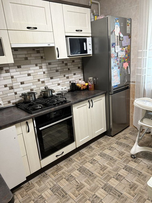 Квартира 2х кімнатна з євроремонтом і меблями Ладыжин - изображение 1