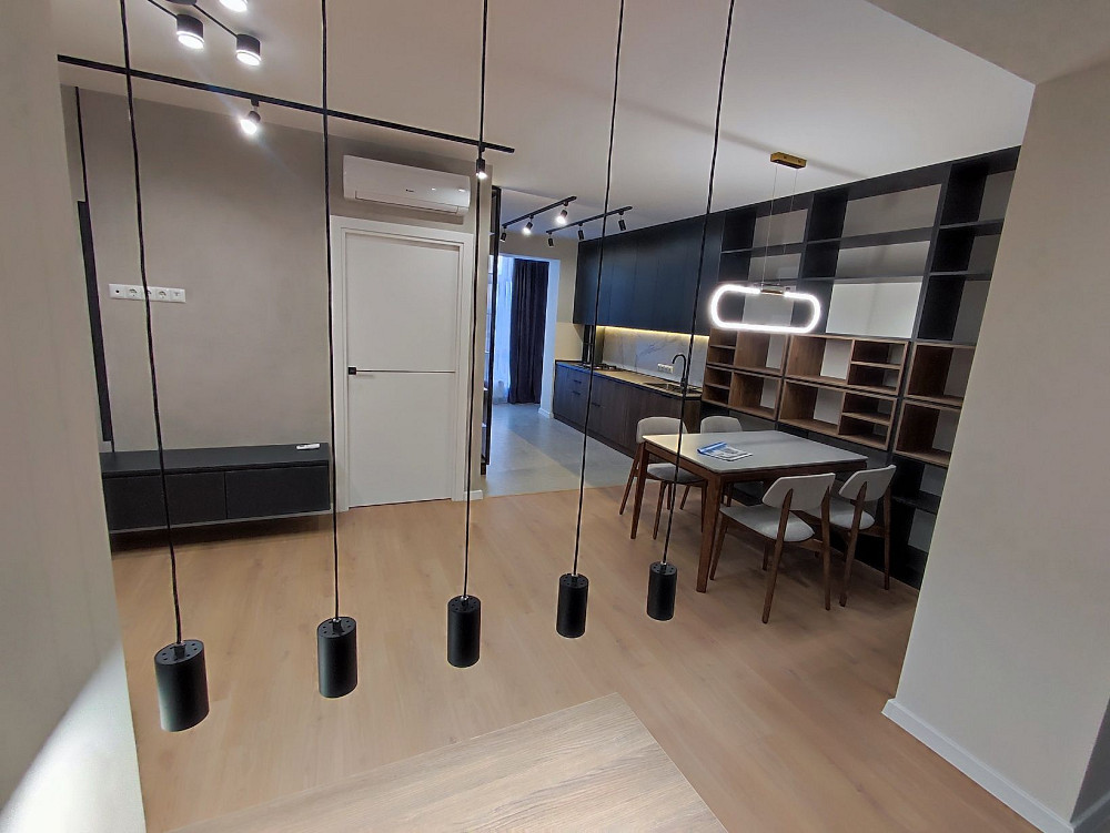 Центр, сучасна 2к.,з кухня-вітальня та дві окремі кімнати Ивано-Франковск - изображение 1