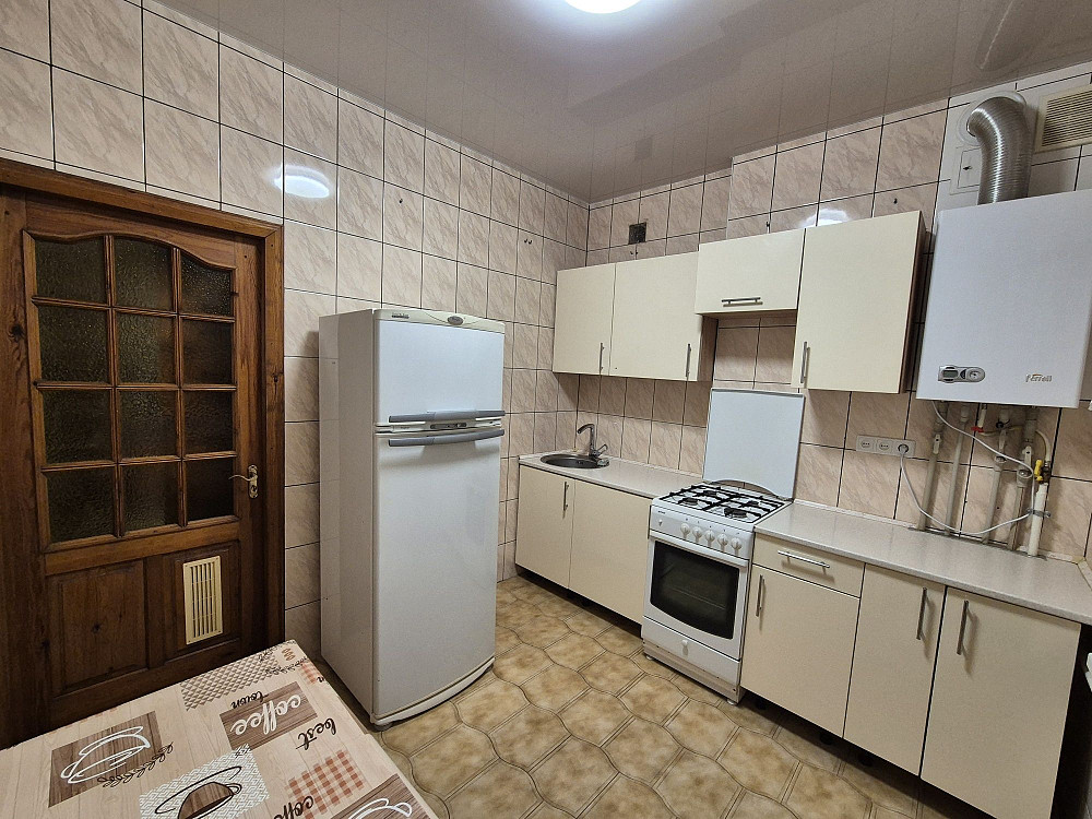 2 Кім.В Центрі біля Макдональдс. Кропивницький - зображення 1