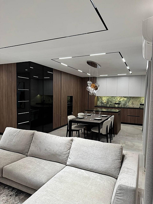 Продаж 3х кімн кв Новий ремонт "Французький квартал 2"  Маккейна 3а Київ - зображення 1