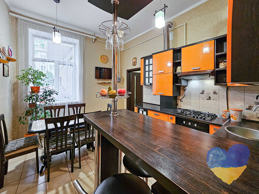 Терміновий продаж! 2-кімнатна квартира з автономним опаленням в центрі Чернигов - изображение 1