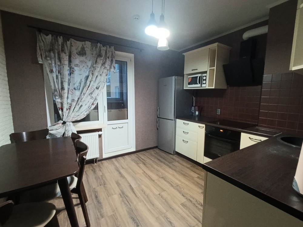 Крістер Град, Данченка Сергія,5 Київ - зображення 1