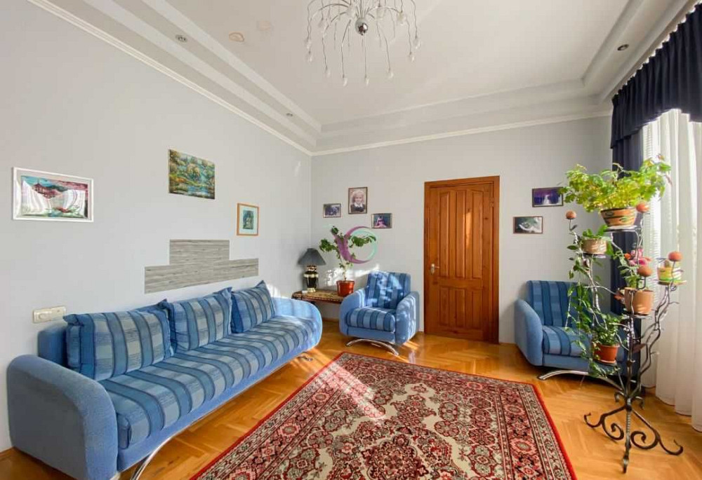 Простора 4-к. квартира з гаражем в центрі вул. О. Валенти Луцк - изображение 2