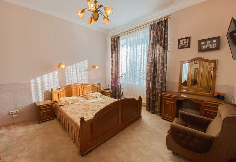 Простора 4-к. квартира з гаражем в центрі вул. О. Валенти Луцк - изображение 5