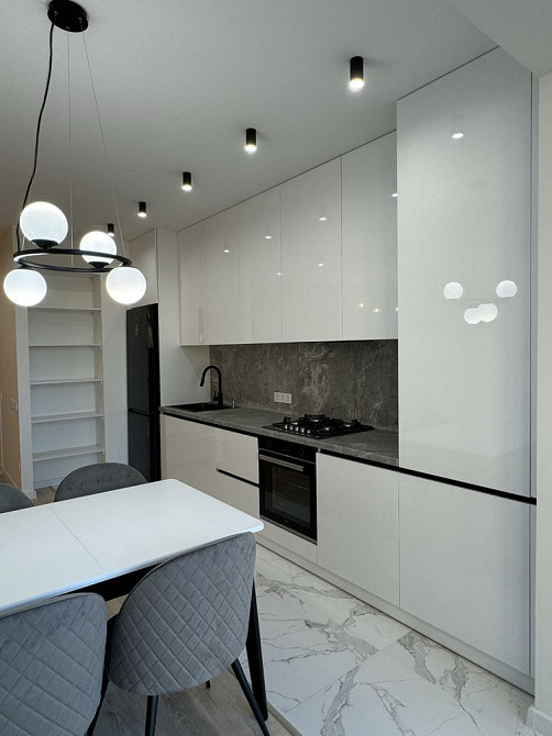 Продаж шикарної 1-но кімнатної квартири з кухнею-студією. Центр Івано-Франківськ - зображення 1