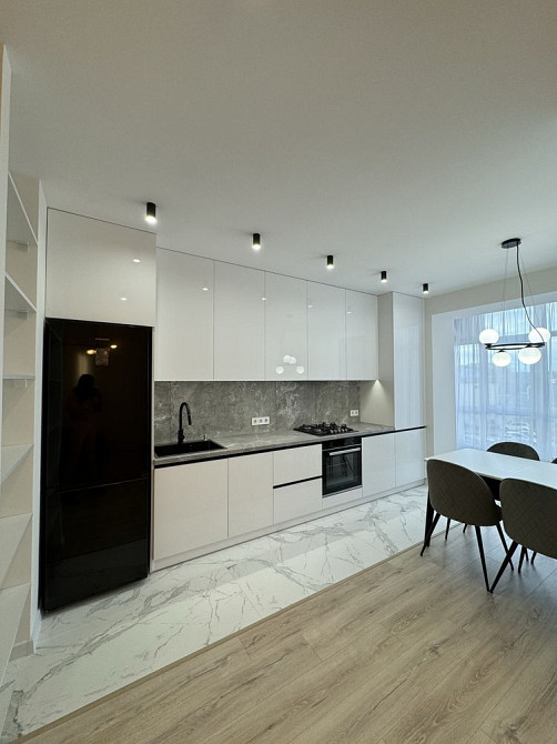 Продаж шикарної 1-но кімнатної квартири з кухнею-студією. Центр Івано-Франківськ - зображення 2