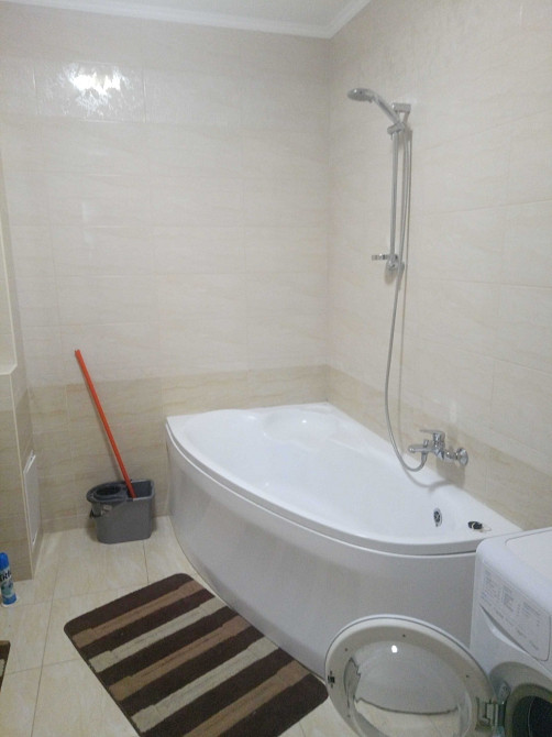 сдам большую 2х ком  квартиру ( 2комнаты+ кухня студия) Чорноморськ - зображення 2