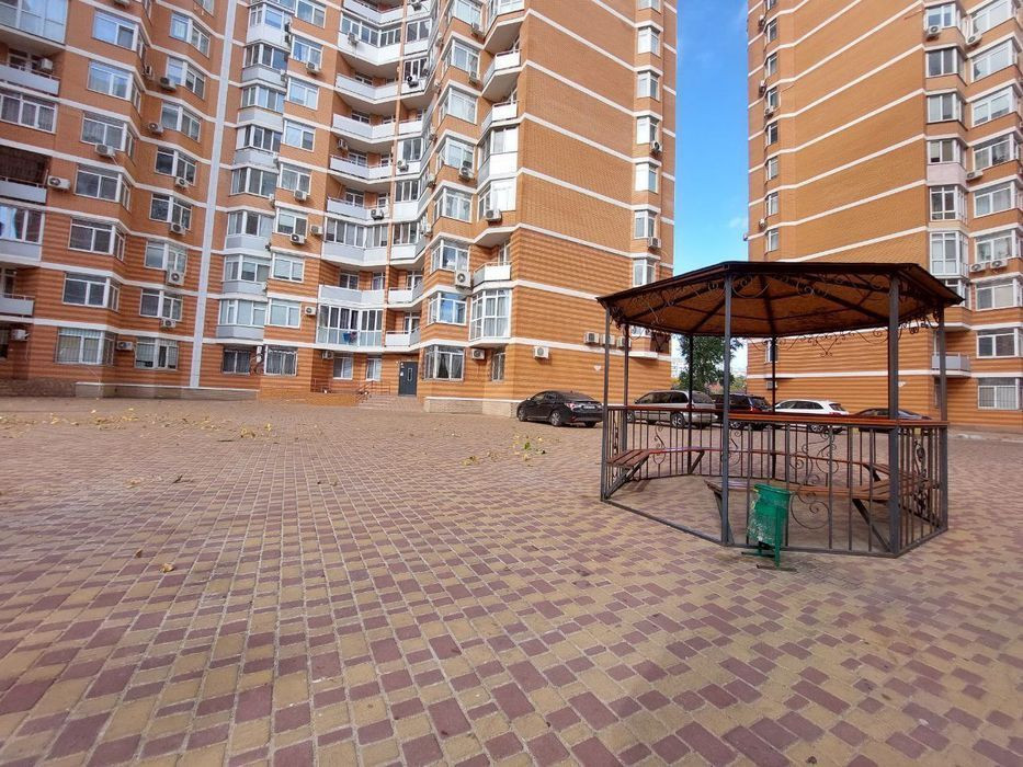 2х комнатная большая квартира , ЖК Романовский  4 эт./ 18 эт.. 70 м Одесса - изображение 1