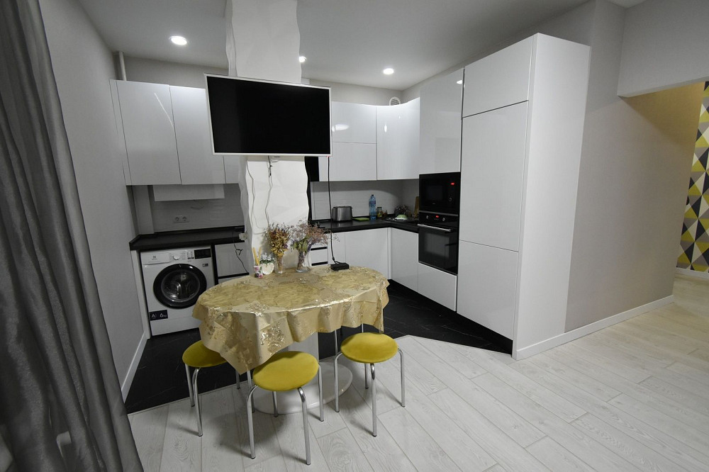 2к. квартира с евроремонтом Черноморск - изображение 1