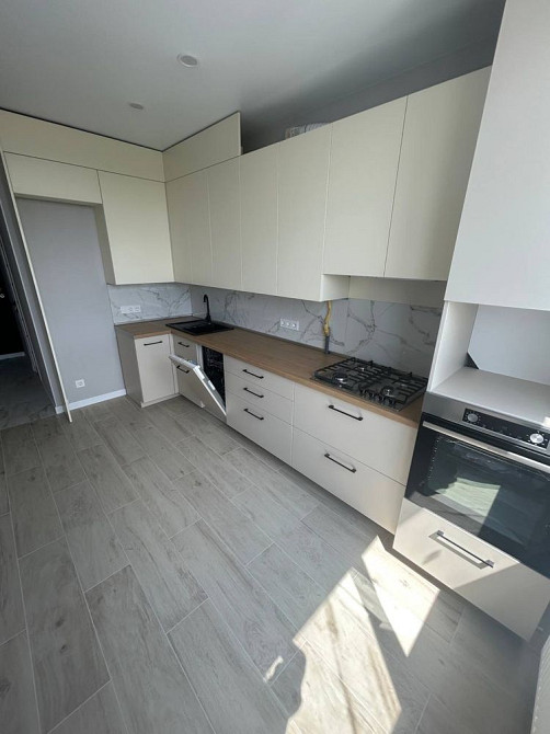 Однокімнатна квартира з ремонтом! Мінімальне оформлення. Буча - изображение 2