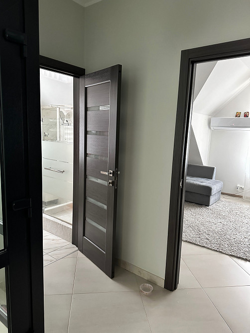 Квартира 70кв у комерційному приміщ. в центрі, + власний двір 30 кв.м. Костополь - изображение 3