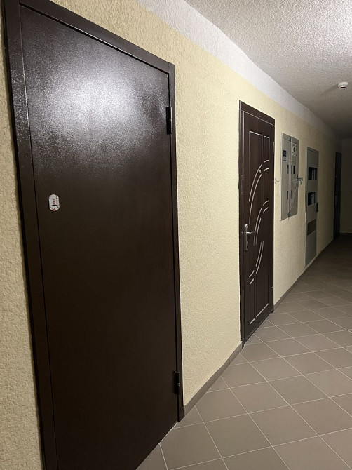 Терміново! Продаю 1км квартиру ЖК Атлант на Київській + комора Бровары - изображение 2