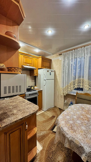 2х кімнатна з меблями і технікою Каменец-Подольский - изображение 1