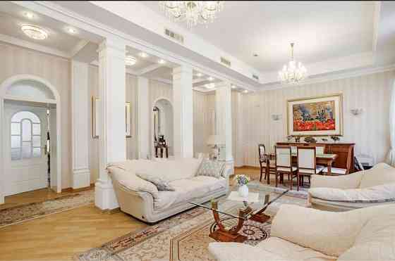 Великі апартаменти,, 330 m2, in the heart of Kyiv, 25 Sofiyska St Kyiv