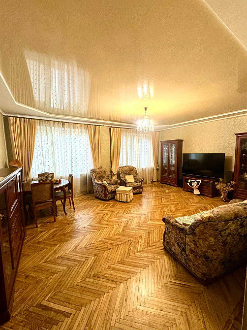 В центрі особлива 3х кв. Житлова пл. 56 кв.м.28+16+12.Загальна 75 кв м Черкассы - изображение 1